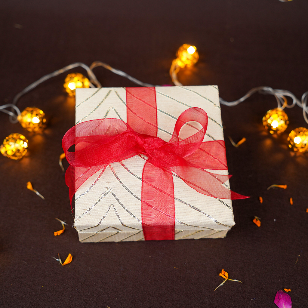 Eco-Friendly Diwali Cracker Chocolate Gift Box – Handcrafted Chocolate Patakas (Anar, Chakri, Sutli Bomb, Ladi, Laxmi Bomb) with Terracotta Diyas and Greeting Card