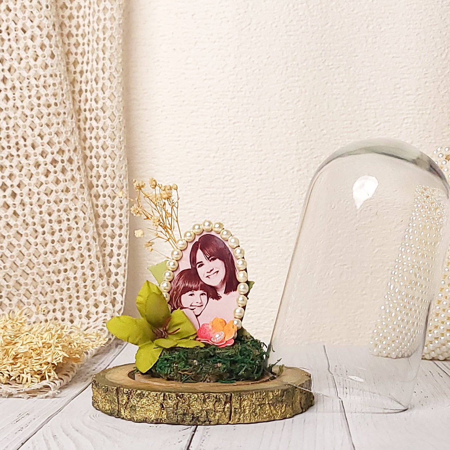 Personalized Vintage Glass Dome with Pearl Border – 4"x4.25" Heartfelt Mother & Child Keepsake | Elegant Floral Photo Display for Home Decor