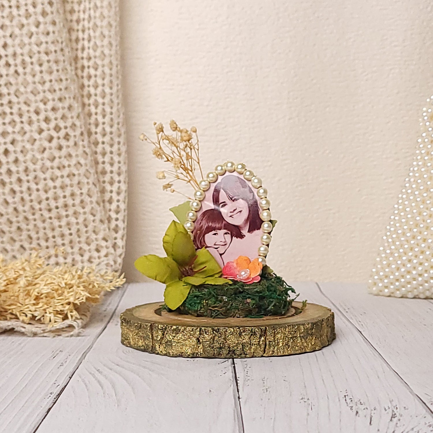Personalized Vintage Glass Dome with Pearl Border – 4"x4.25" Heartfelt Mother & Child Keepsake | Elegant Floral Photo Display for Home Decor