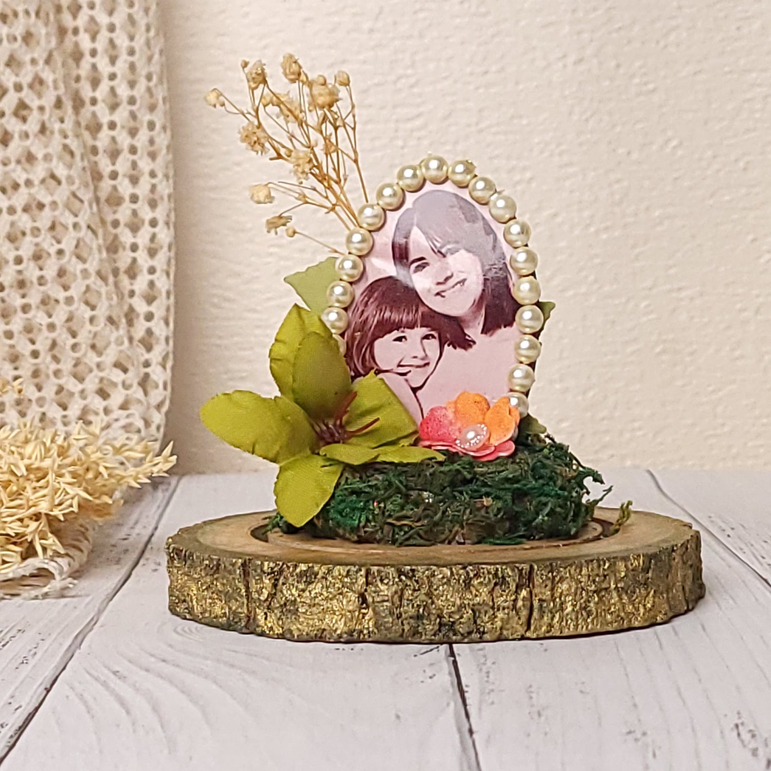 Personalized Vintage Glass Dome with Pearl Border – 4"x4.25" Heartfelt Mother & Child Keepsake | Elegant Floral Photo Display for Home Decor